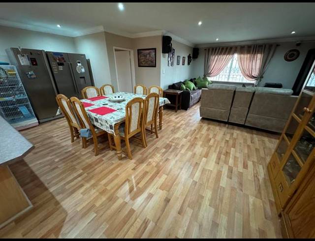 5 BEDROOM TOWNHOUSE FOR SALE IN KEMPTON PARK